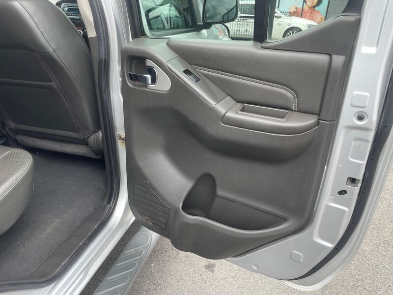 NISSAN NAVARA