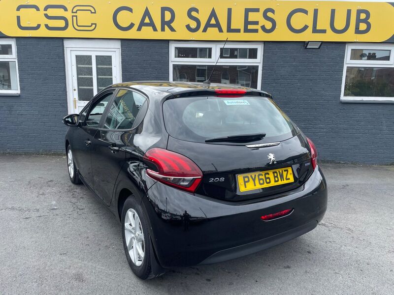 PEUGEOT 208