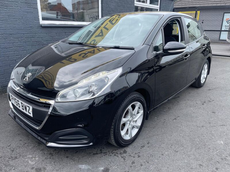 PEUGEOT 208