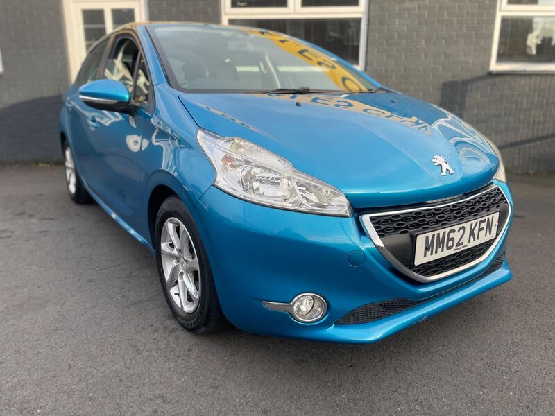 PEUGEOT 208