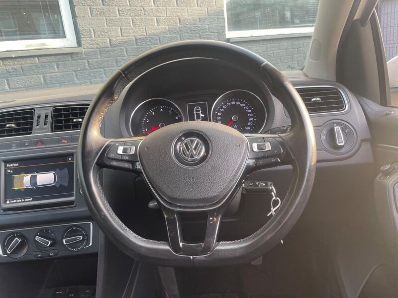 VOLKSWAGEN POLO