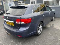 TOYOTA AVENSIS
