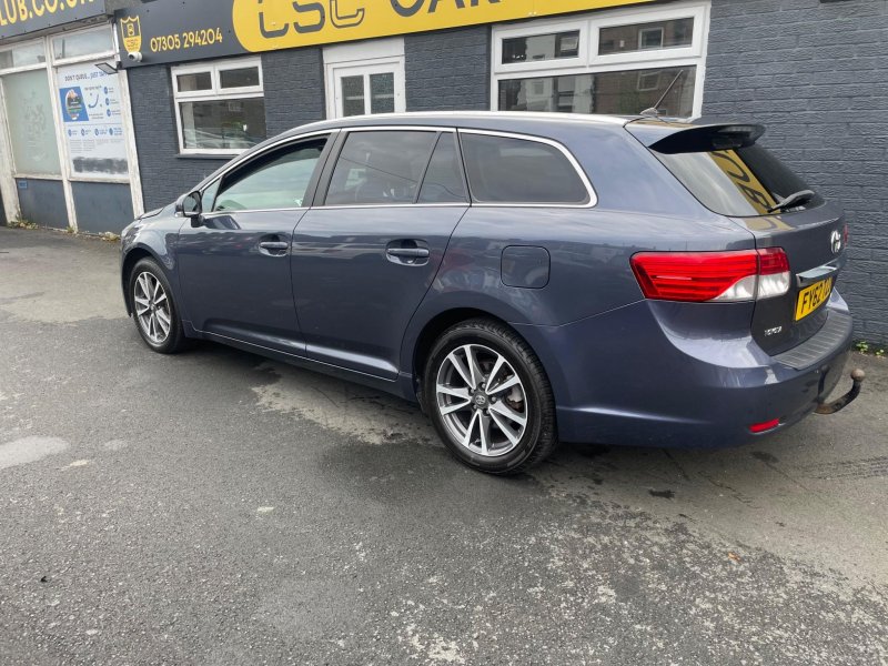 TOYOTA AVENSIS