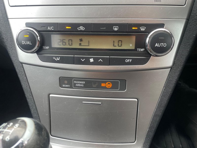 TOYOTA AVENSIS