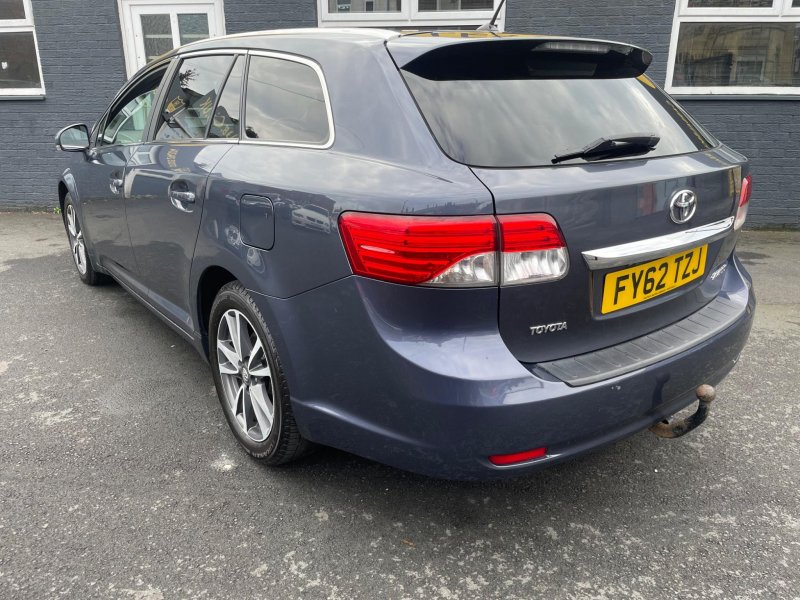 TOYOTA AVENSIS