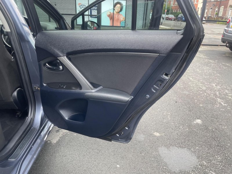 TOYOTA AVENSIS