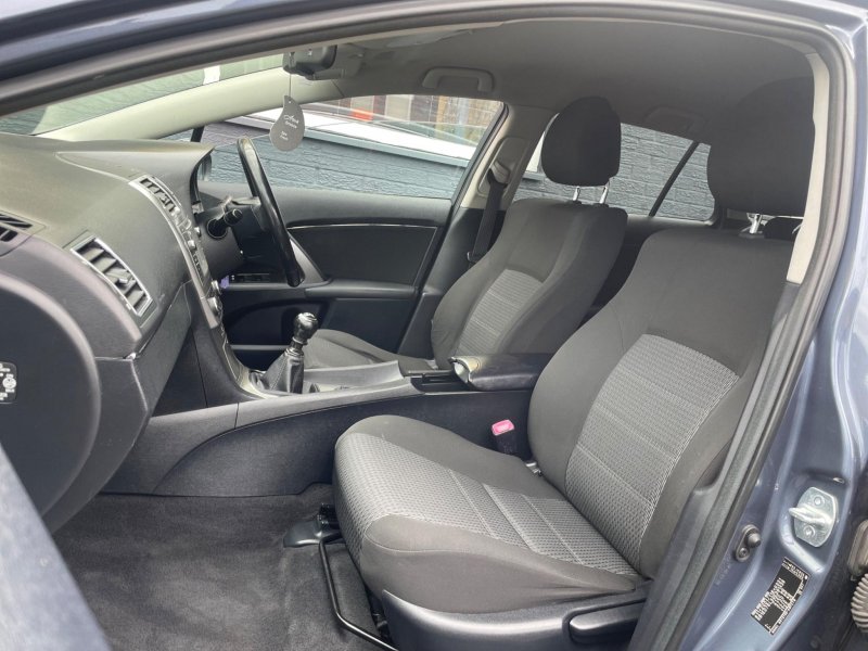 TOYOTA AVENSIS