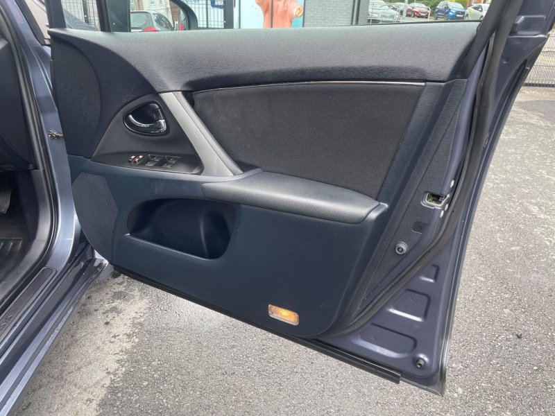 TOYOTA AVENSIS