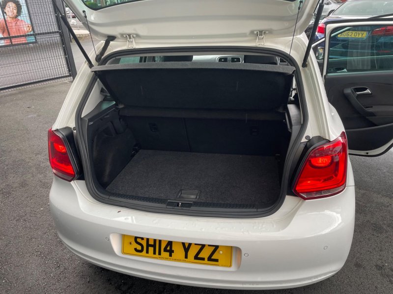 VOLKSWAGEN POLO