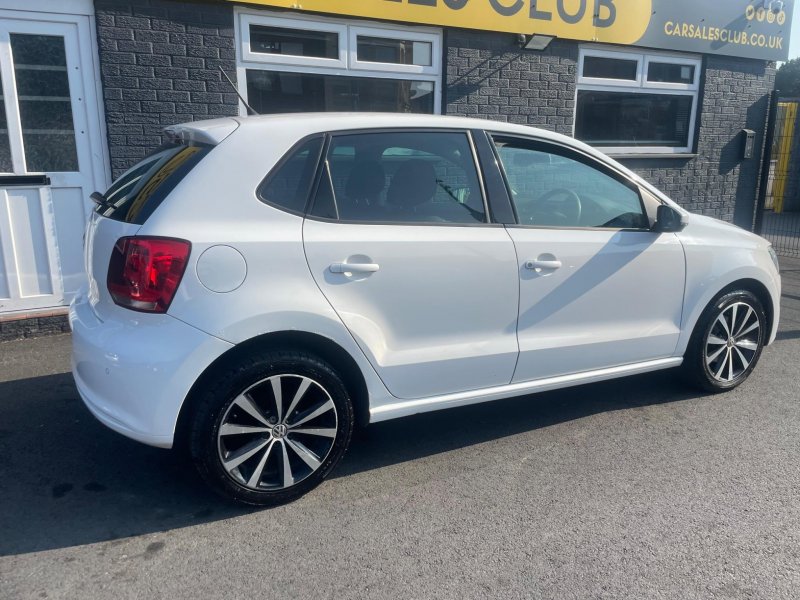 VOLKSWAGEN POLO