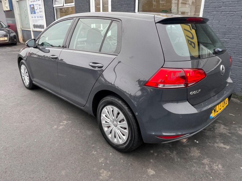 VOLKSWAGEN GOLF