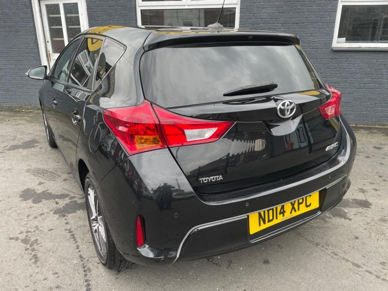 TOYOTA AURIS