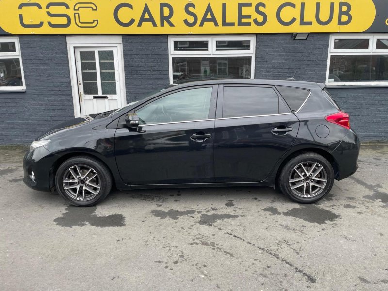 TOYOTA AURIS