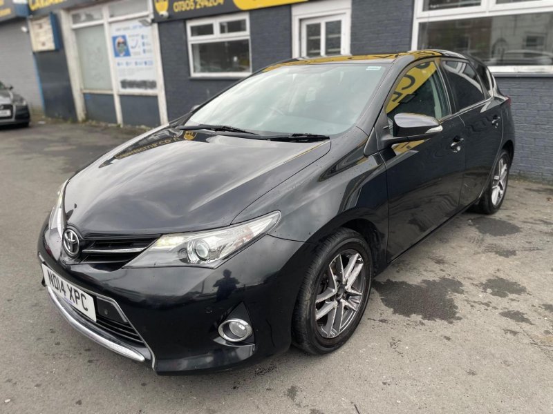 TOYOTA AURIS