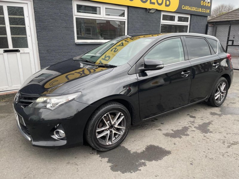 TOYOTA AURIS