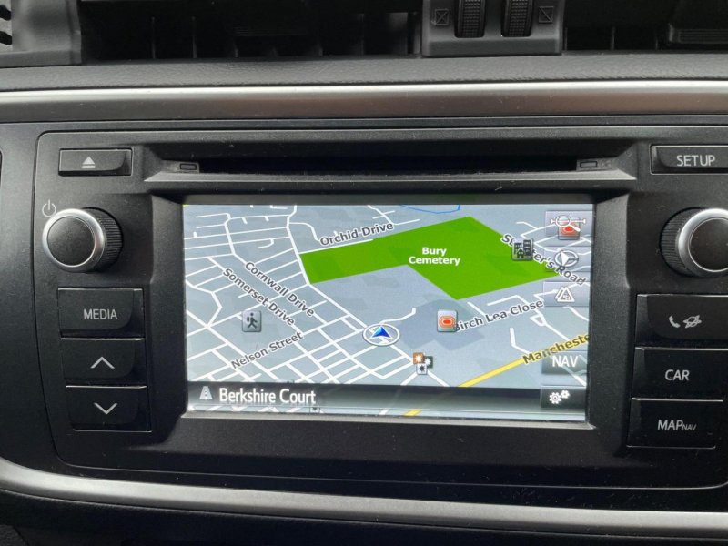 TOYOTA AURIS