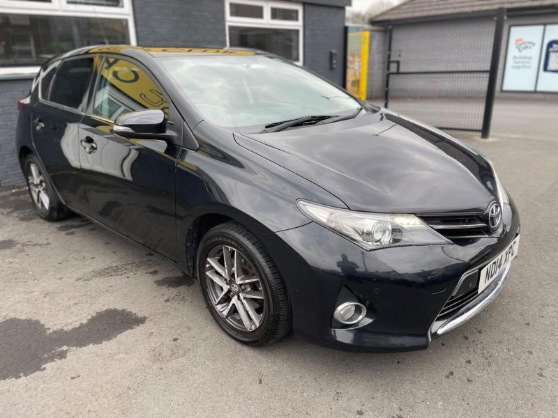 TOYOTA AURIS