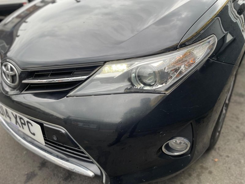 TOYOTA AURIS
