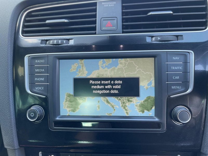 VOLKSWAGEN GOLF