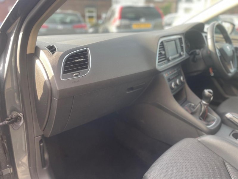 SEAT LEON